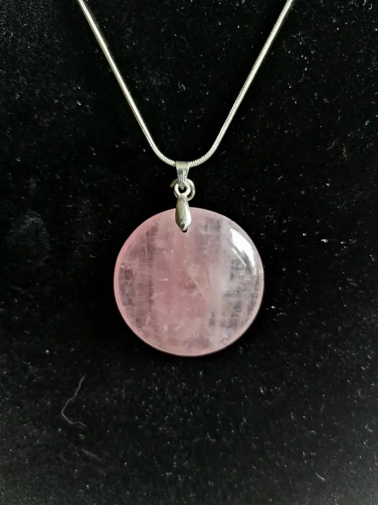 PENDENTIF EN QUARTZ ROSE EN ROND