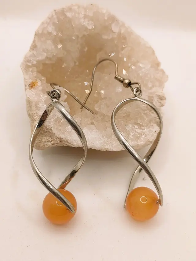 BOUCLES D'OREILLES EN CORNALINE TORSADEES