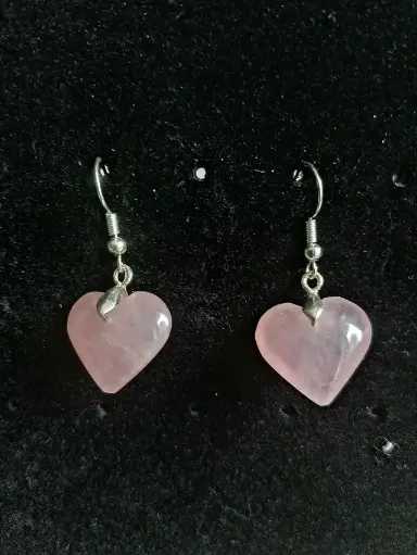 BOUCLES D'OREILLES EN COEUR DE QUARTZ ROSE